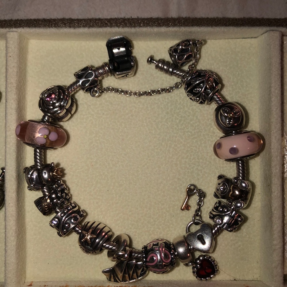 Pandora bracelet 🦋💗